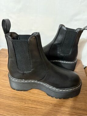 Womans Forever 21 boots, size 5.5